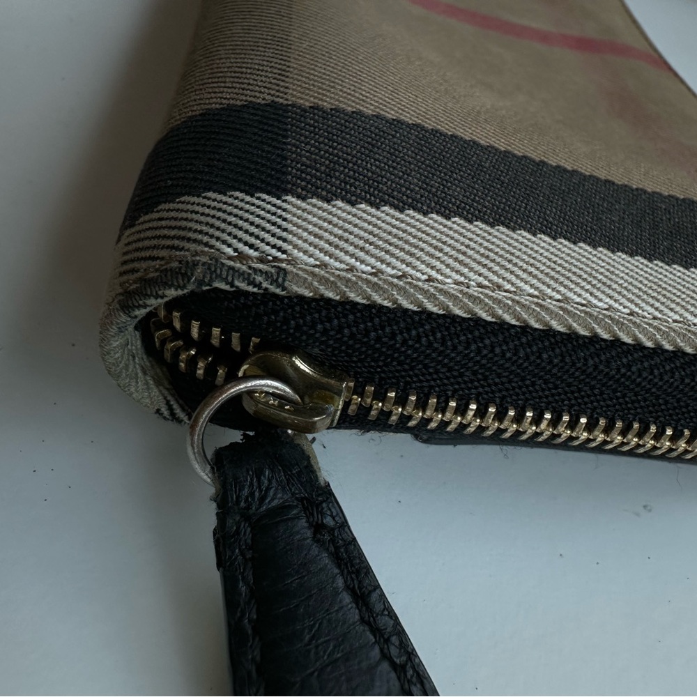 Burberry Wallet - Picture 5 of 9